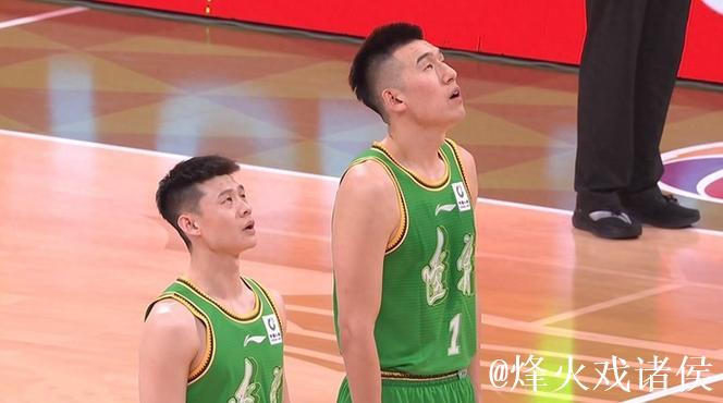 CCTV5播北京男篮VS辽宁，3人给杨鸣惊喜，许利民固执，谁会首败