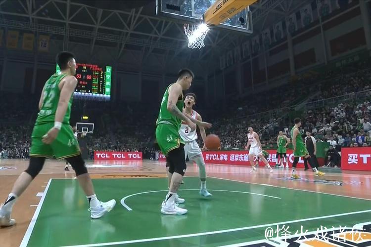 周琦12+18徐杰26分 广东大胜辽宁总比分1-1